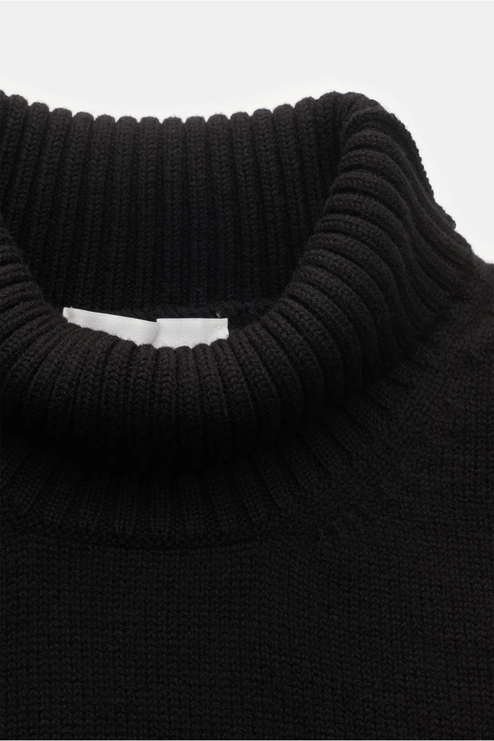 AMI HEART TURTLENECK JUMPER